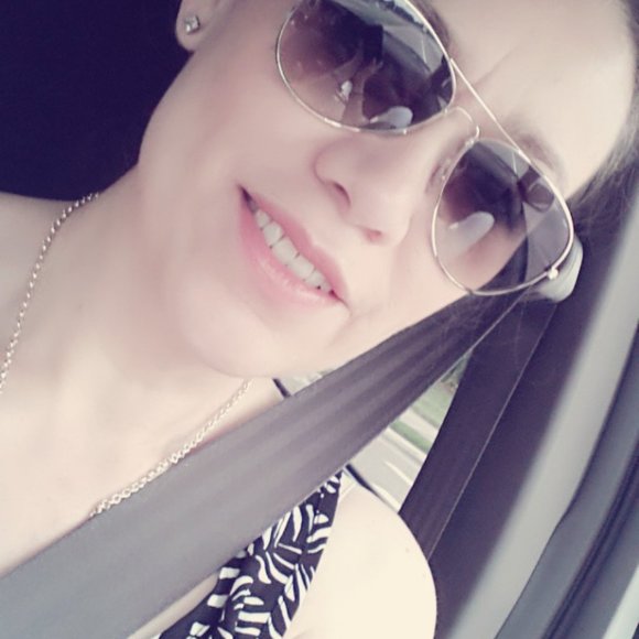 Hi! I'm Elizabeth. - Picture 3 of 8